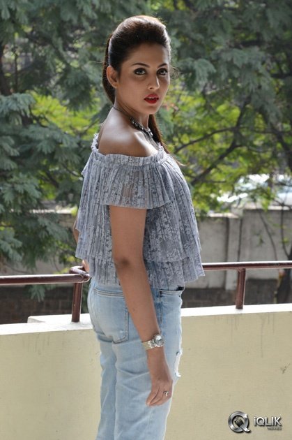 Madhu-Shalini-at-Cheekati-Raajyam-Success-Meet